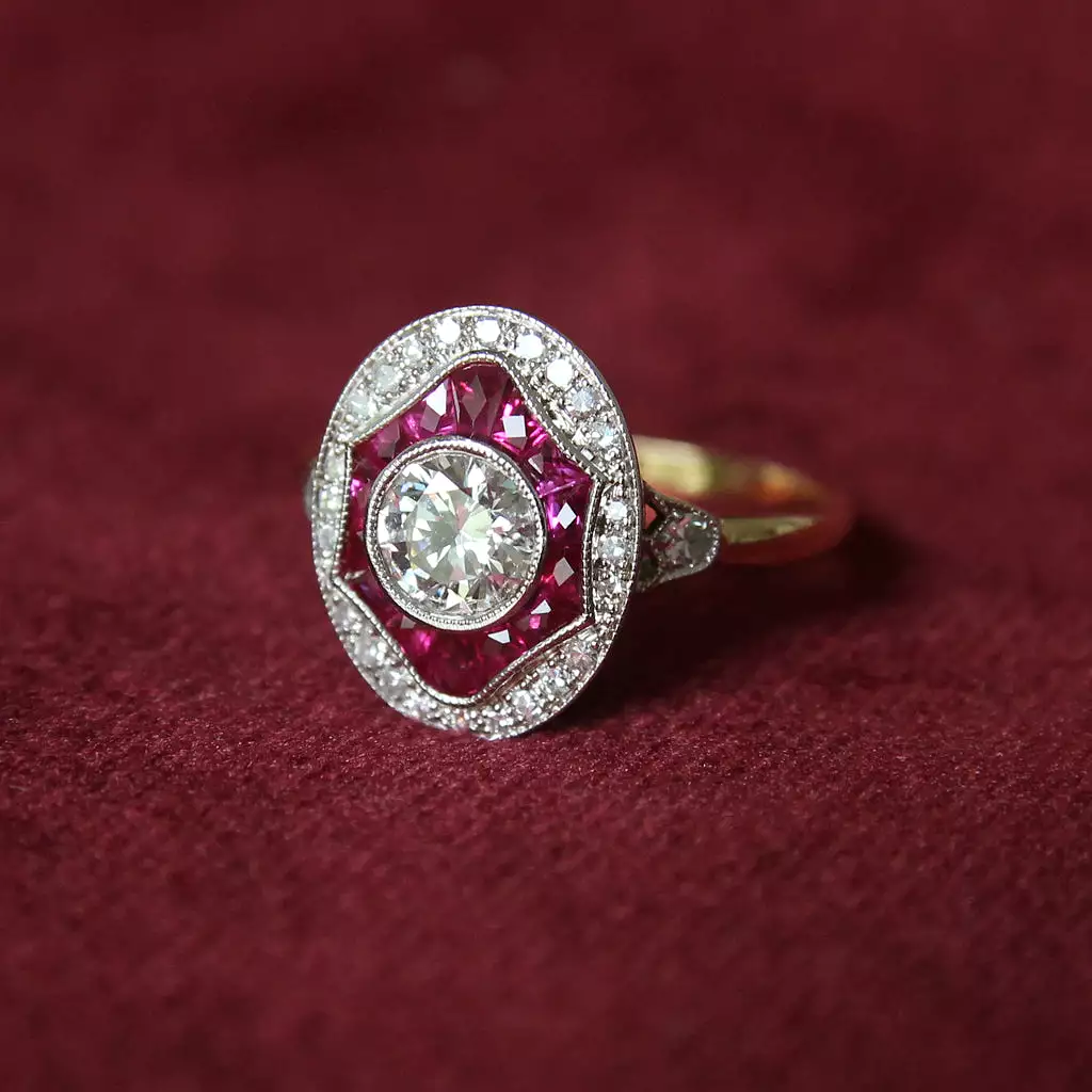 Art Deco Style 0.70 Carat Diamond and Calibré Cut Ruby Target Cluster