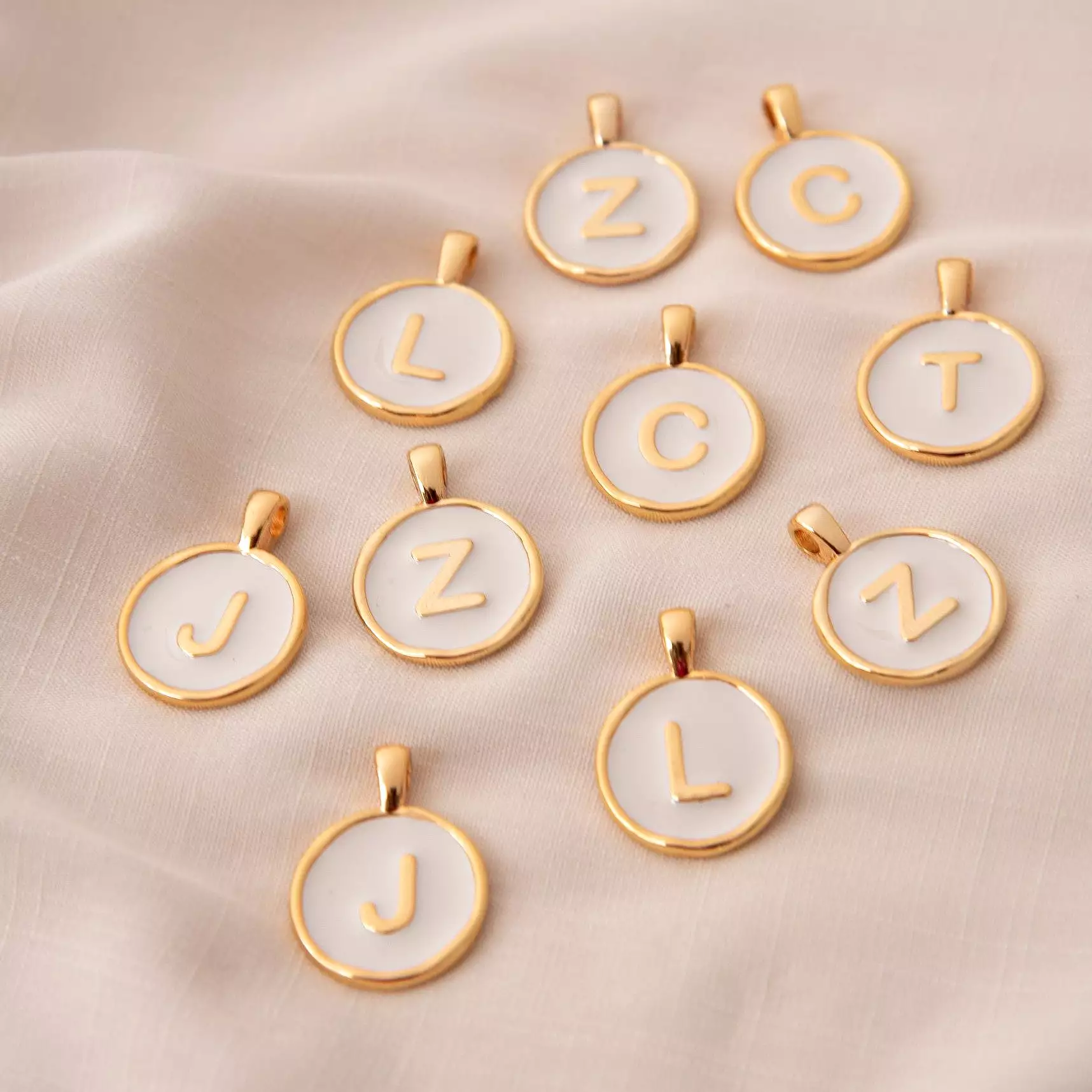 SET LETTER BONE CHAIN + 18 MM EARRINGS